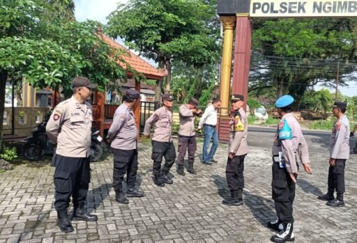 Polsek Ngimbang Gelar Apel Siaga Mejelang Lubur Panjang Di Mapolsek Ngimbang