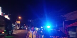 Polsek Ngimbang Gelar Patroli Blue Light Guna Menjaga Siskamtibmas Daerah Rawan Kriminal Di Wilayah Ngimbang
