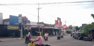 Guna Antisipasi Kemacetan Polsek Ngimbang Secara Rutin Gelar Commanderwish Di Pagi