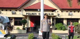 Kapolres Ogan Ilir Tekankan Pelayanan Prima dan Disiplin Personel Saat Pimpin Apel Pagi