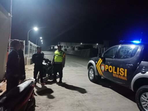 Polsek Ngimbang Gelar Patroli Blue Light Guna Menjaga Siskamtibmas Daerah Rawan Kriminal Di Wilayah Ngimbang