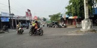 Guna Antisipasi Kemacetan Polsek Ngimbang Secara Rutin Gelar Commanderwis Pagi