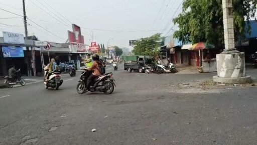 Guna Antisipasi Kemacetan Polsek Ngimbang Secara Rutin Gelar Commanderwis Pagi