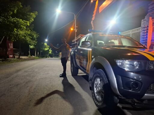 Pastikan Wilayah Ngimbang Tetap Aman Polsek Ngimbang Gelar Patroli Blue Light Guna Cegah dan Daya Tangkal 4C