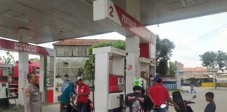 Personil Polsek Ngimbang Gelar Patroli Di Obvit Guna Cegah Kriminalitas Dan Premanisme