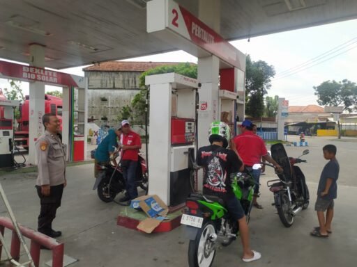 Personil Polsek Ngimbang Gelar Patroli Di Obvit Guna Cegah Kriminalitas Dan Premanisme
