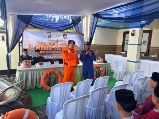 Kapolres Lamongan Kunjungi Satpolairud, Kenalkan Tugas Polisi Air dan Cara Penyelamatan Bencana