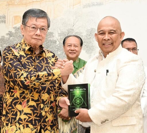 *Antara Persepsi Kontroversi dan Hakikat Perjalanan Spiritual di Persimpangan Politik*