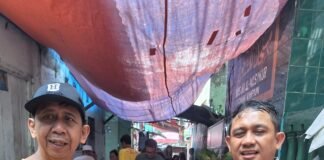 Bhabinkamtibmas Pegangsaan Pantau Pemotongan Hewan Kurban di Masjid Al Masykur Pegangsaan