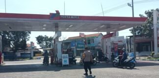 Personil Polsek Ngimbang Gelar Patroli Di Obvit Guna Cegah Kriminalitas Dan Premanisme