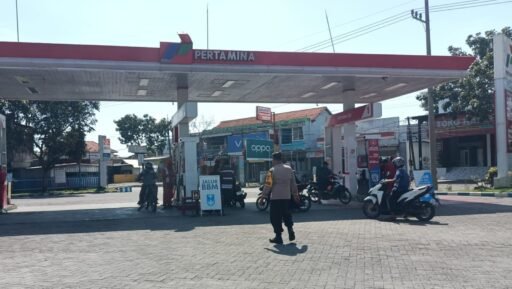 Personil Polsek Ngimbang Gelar Patroli Di Obvit Guna Cegah Kriminalitas Dan Premanisme