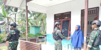 *Satgas Pamtas RI-PNG Yonif 410/ALG Pererat Kemanunggalan Lewat Anjangsana di Kampung Warwasi*