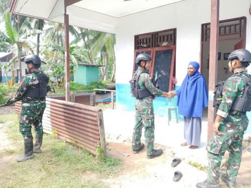 *Satgas Pamtas RI-PNG Yonif 410/ALG Pererat Kemanunggalan Lewat Anjangsana di Kampung Warwasi*