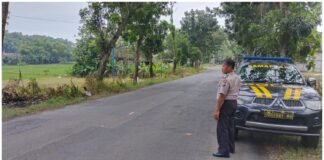 Polsek Ngimbang Gelar Patroli Harkamtibmas Di Obvit Guna Cegah Kriminalitas Dan Premanisme
