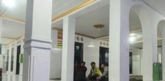 Respon Cepat Laporan Warga, Polsek Pakusari Amankan Pria Terlantar di Sekitar Masjid