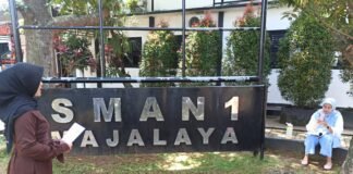PRAKTEK BIOGRAFI BAHASA INDONESIA 10 E SMAN 1 MAJALAYA PANYADAP MENGCOSPLAY TOKOH-TOKOH DI INDONESIA