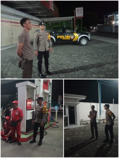 Kapolsek Ngimbang Gelar Patroli Blue Light Siskamtibmas 4C Guna Cegah Kriminalitas Di Malam Hari
