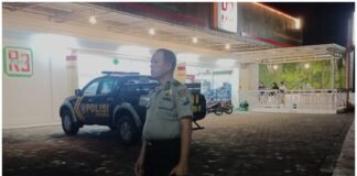 Personil Polsek Ngimbang Gelar Patroli Blue Light Guna Cegah Daya Tangkal 4C Dan Hitam – Hitam