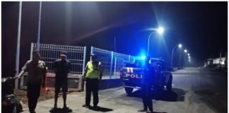Guna Menjaga Siskamtibmas Daerah Rawan Kriminal Polsek Ngimbang Gelar Patroli Blue Light Di Malam Hari