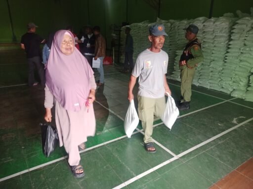 Asep Taofik, S. Ip. Kepala Desa Serangmekar , Kamis, 28 Mei 2026 Bagikan Bantuan Ketahanan Pangan