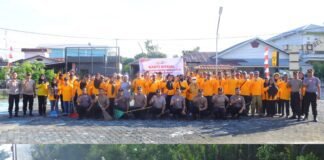 Sambut Hari Bhayangkara ke-80, Polres Kep. Meranti Laksanakan Bakti Sosial dan Green Policing di Pasar Modern