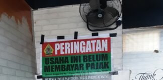 BANNER PERINGATAN BELUM MEMBAYAR PAJAK dari BPKPD Kab SAMOSIR TELAH TERPAJANG LEBIH DARI 2 TAHUN