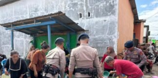 Respon Cepat Kebutuhan Warga, Sat Brimob Polda NTB Salurkan Bantuan Air Bersih di Kota Bima