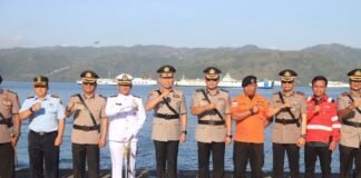 Hormati Jasa Pahlawan, Polda NTB Gelar Tabur Bunga di Perairan Gili Mas