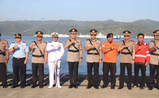 Hormati Jasa Pahlawan, Polda NTB Gelar Tabur Bunga di Perairan Gili Mas Hormati Jasa Pahlawan, Polda NTB Gelar Tabur Bunga di Perairan Gili Mas