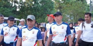 Sambut Hari Bhayangkara ke-80, Wakapolda NTB Berbaur Warga CFD Udayana dan Berbagi Paket Sembako