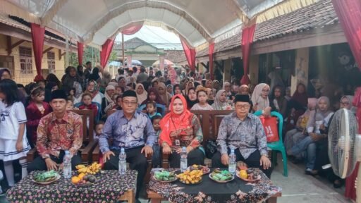 Pelepasan Siswa SDN Kiara 2 Karawang: Kental Adat Sunda Ki Lengser & Bertabur Seni Memukau Pelepasan Siswa SDN Kiara 2 Karawang: Kental Adat Sunda Ki Lengser & Bertabur Seni Memukau
