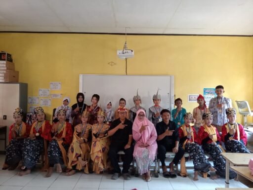 Diwarnai Tari Galura dan Sisingaan, 208 Siswa SDN Jayamukti Subang Dinyatakan Lulus 100% Diwarnai Tari Galura dan Sisingaan, 208 Siswa SDN Jayamukti Subang Dinyatakan Lulus 100%