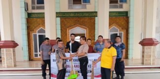 Aksi Nyata HUT Bhayangkara: Polsek Blanakan Polres Subang Kompak Bersihkan Masjid