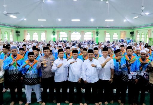 Bupati Pasaman bersama jajaran Forkopimda lepas calon jema’ah haji di Islamic Center Bupati Pasaman bersama jajaran Forkopimda lepas calon jema’ah haji di Islamic Center