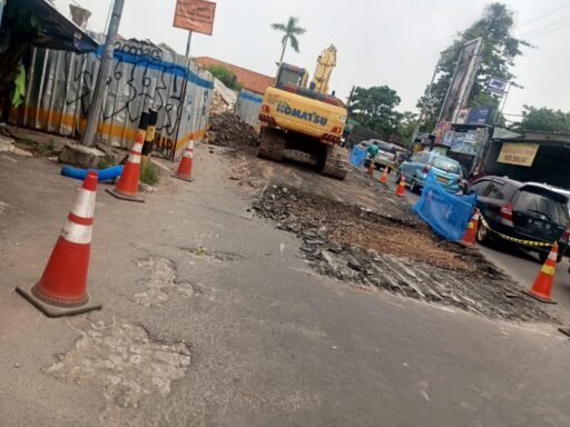 Perbaikan Jembatan Kemang Pratama Pekayon Picu Kemacetan Panjang, Tim Investigasi Lakukan Pengalihan Arus