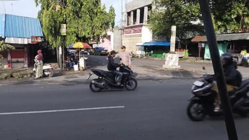 Guna Antisipasi Kemacetan Polsek Ngimbang Secara Rutin Gelar Commanderwish Di Pagi Guna Antisipasi Kemacetan Polsek Ngimbang Secara Rutin Gelar Commanderwish Di Pagi