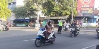 Polsek Ngimbang Secara Rutin Gelar Commanderwish Di Pagi Hari Guna cegah Kemacetan