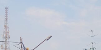 Aksi Cepat Petugas PLN PALI Jinakkan Kabel Terbakar di Talang Miring, Warga Bernapas Lega