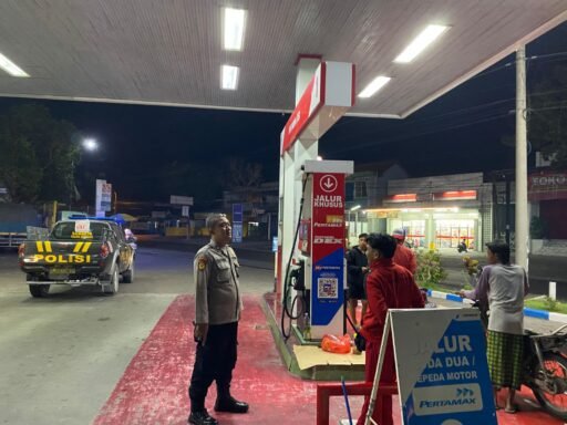 Pastikan Wilayah Ngimbang Tetap Kondusif Polsek Ngimbang Gelar Patroli Blue Light Cegah 4C Di Malam Hari Pastikan Wilayah Ngimbang Tetap Kondusif Polsek Ngimbang Gelar Patroli Blue Light Cegah 4C Di Malam Hari