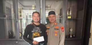 Kapolsek Bekasi Barat Berikan Santunan kepada Keluarga Awak Media yang Sedang Menghadapi Musibah