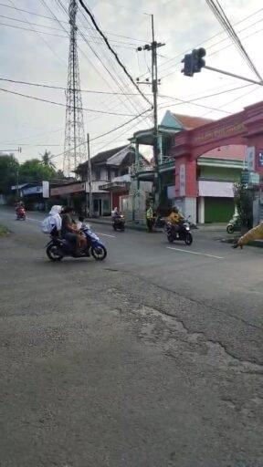 Guna Antisipasi Kemacetan Polsek Ngimbang Secara Rutin Gelar Commanderwish Di Pagi Guna Antisipasi Kemacetan Polsek Ngimbang Secara Rutin Gelar Commanderwish Di Pagi