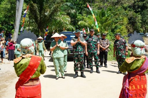 Pangdam I/BB Dampingi KASAD Resmikan Jembatan Modular Type 21 di Desa Lubuk Ampolu Pangdam I/BB Dampingi KASAD Resmikan Jembatan Modular Type 21 di Desa Lubuk Ampolu
