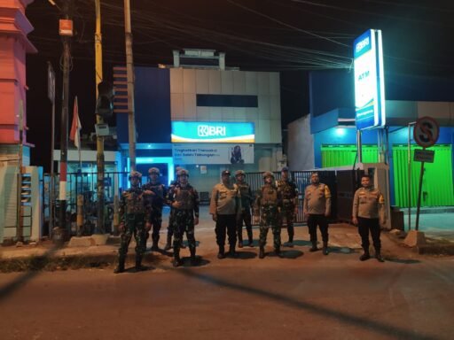 Polsek Ngimbang Gelar Patroli Sinergitas Bersama TNI Yon TF 887 Guna Siskamtibmas Daerah Rawan Kriminal Polsek Ngimbang Gelar Patroli Sinergitas Bersama TNI Yon TF 887 Guna Siskamtibmas Daerah Rawan Kriminal