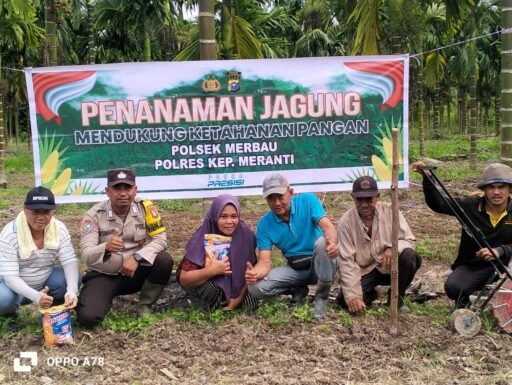 Swasembada Pangan, Bhabinkamtibmas Merbau Bersama Warga Tanam Jagung di Desa Bandul Swasembada Pangan, Bhabinkamtibmas Merbau Bersama Warga Tanam Jagung di Desa Bandul