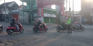Polsek Ngimbang Secara Rutin Gelar Commanderwish Di Pagi Hari Guna cegah Kemacetan