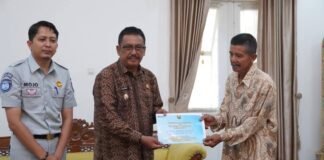 Jasa Raharja Serahkan Santunan Korban Lakalantas di Sukabumi