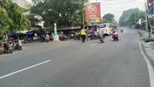 Polsek Ngimbang Secara Rutin Gelar Commanderwish Di Pagi Hari Guna cegah Kemacetan Polsek Ngimbang Secara Rutin Gelar Commanderwish Di Pagi Hari Guna cegah Kemacetan