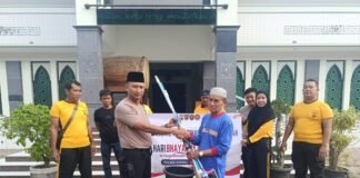 Sambut HUT ke-80 Bhayangkara, Polsek BINONG Polres Subang Bersihkan Masjid