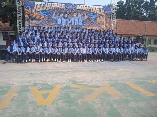 Suasana Haru, Siswa siswi SMKN 1 Cikande Resmi Berpisah dengan Penuh Kebahagiaan Suasana Haru, Siswa siswi SMKN 1 Cikande Resmi Berpisah dengan Penuh Kebahagiaan