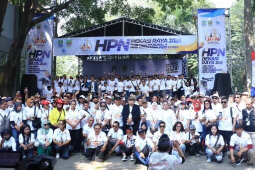 Ratusan Wartawan Bekasi Raya Deklarasikan Pers Bersatu, Tegak, Kritis, dan Bermartabat Ratusan Wartawan Bekasi Raya Deklarasikan Pers Bersatu, Tegak, Kritis, dan Bermartabat